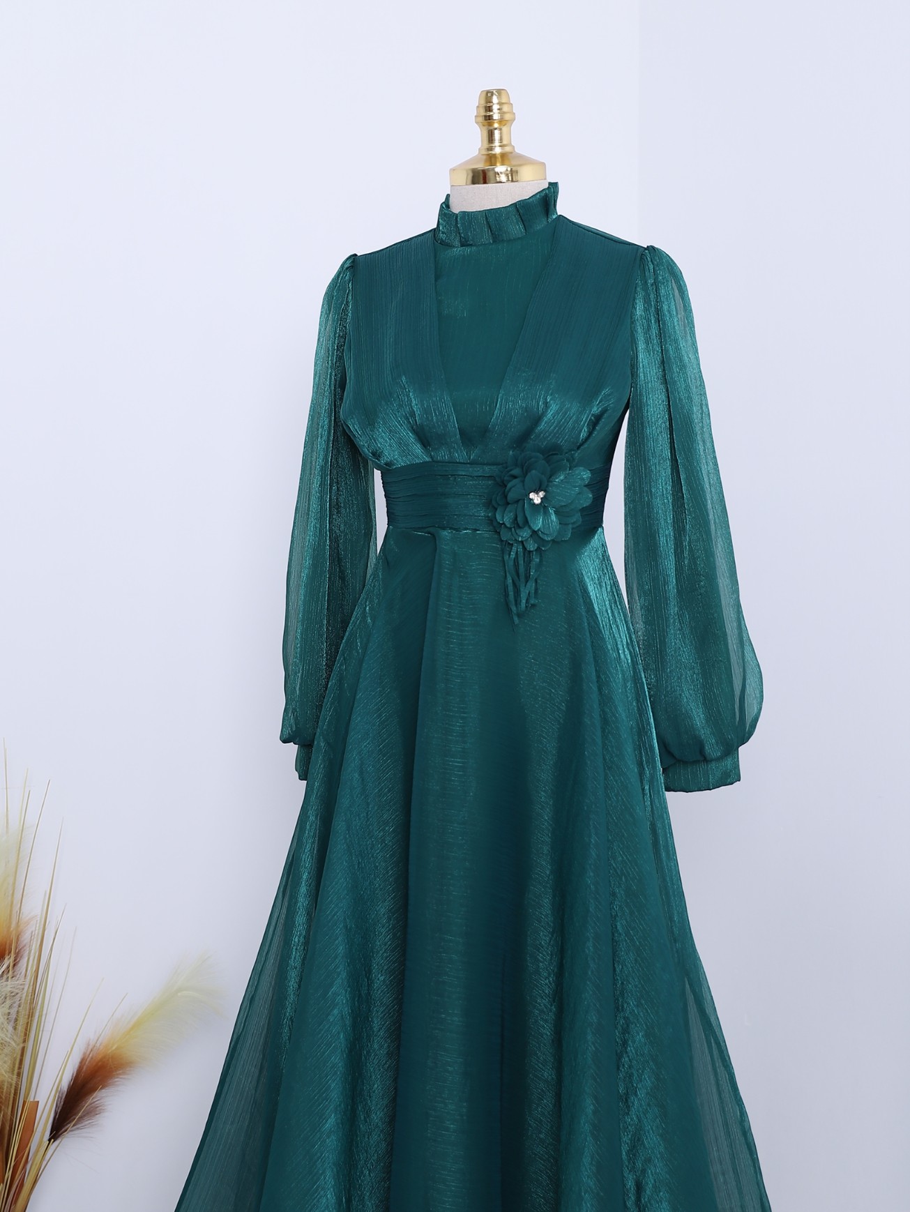 İtalyan İpek Dantel Detay Elbise-Zümrüt Yeşili